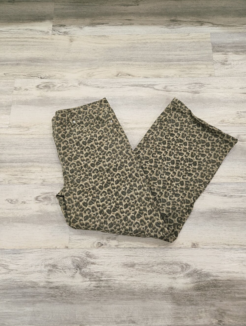 Lelis Womens Straight Leg Leopard Pants